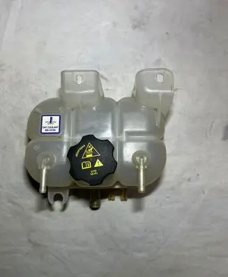 Chrysler Pacifica Coolant expansion tank/reservoir 68217323AA P68217323AA
