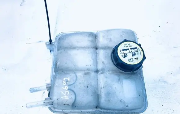 Mazda 3 I Coolant expansion tank/reservoir 3m5h8k218aj 3m5h-8k218-aj