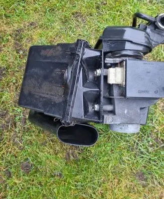 BMW 5 E34 Mass air flow meter 4A0133474 0281002074