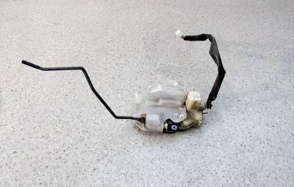 Mazda 626 Front door lock