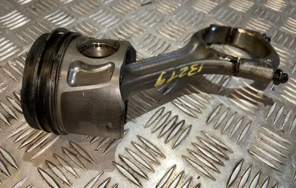 Maserati Ghibli Piston with connecting rod 2017H