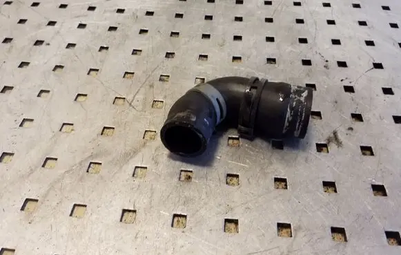 Mercedes-Benz C W204 Engine coolant pipe/hose