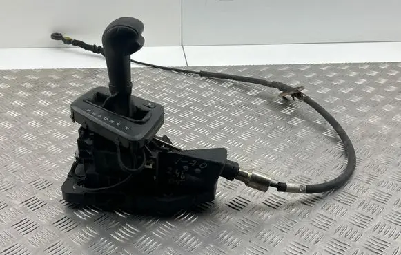 Volvo V70 Gear shifter/selector P08636190 T011700448
