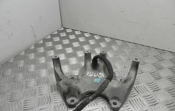 BMW 7 F01 F02 F03 F04 EGR valve cooler bracket 6777611 VD19150