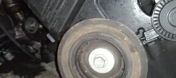 Renault Megane III Crankshaft pulley