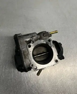 Volkswagen Golf IV Throttle valve 06A133064J
