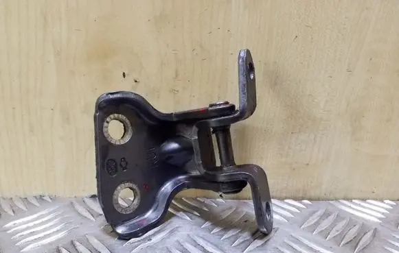Ford Maverick Rear door lower hinge