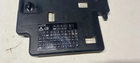 Honda CR-V Fuse box cover SWWE102