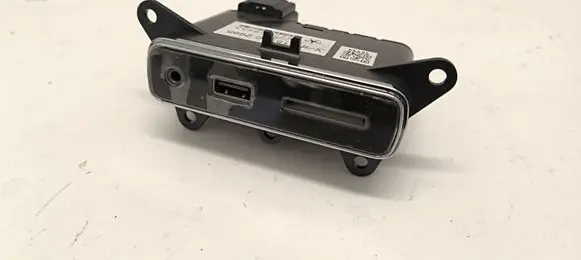 Jeep Grand Cherokee USB socket connector 68258696AA
