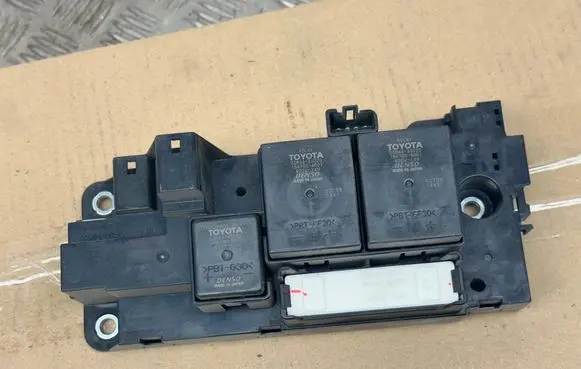 Toyota Auris E180 Relay mounting block G92Z133011