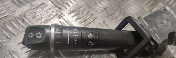 Front wiper blade arm