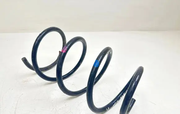 Toyota Avensis T250 Front coil spring