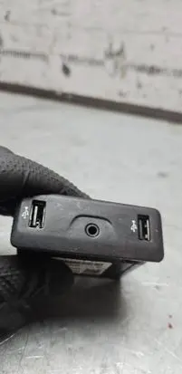 Renault Koleos II AUX in-socket connector 280239665R DQ10X50350