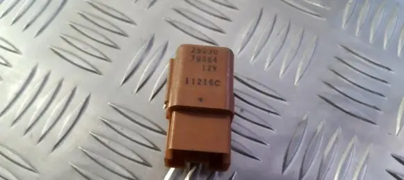 Nissan Primera Other relay 2523079964