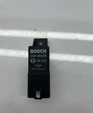 Volkswagen Caddy Glow plug pre-heat relay 0281003038