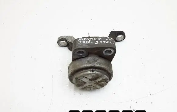 Ford Mondeo MK IV Engine mount bracket