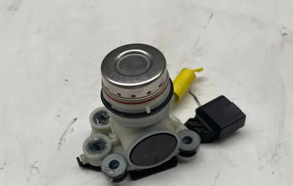 Seat Leon (5F) Rear glass lock/latch W45 F01C070013