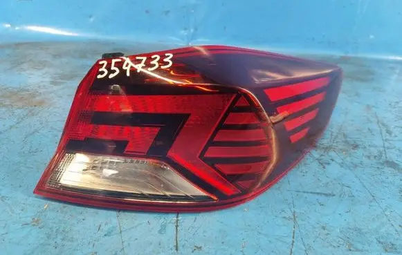 Hyundai Elantra VI Boot/trunk interior light 92402F2510