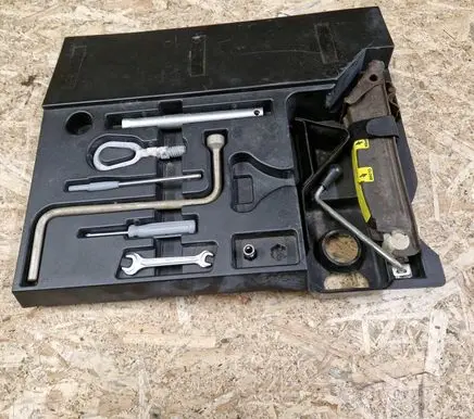 BMW Z3 E36 Tool box 1093840 1093476 1179953