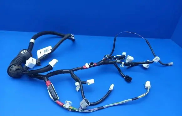 Lexus IS 220D-250-350 Front door wiring loom 8215253210F