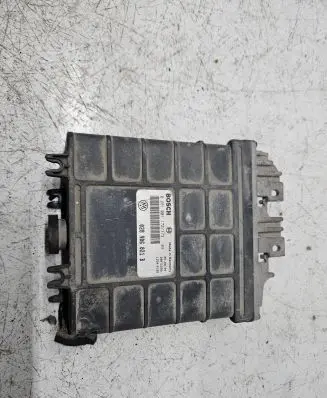 Volkswagen PASSAT B4 Engine control unit/module 028906021B 0281001172
