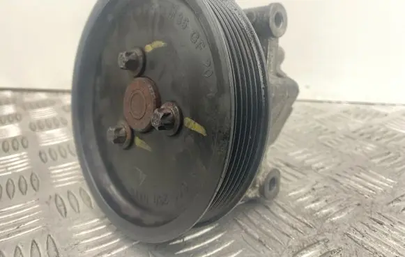 Mercedes-Benz C W203 Power steering pump A0044661301
