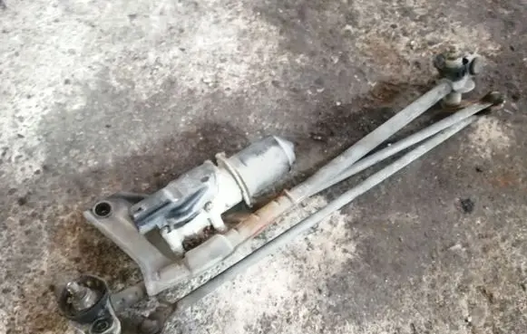 Subaru Outback Front wiper linkage and motor