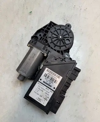 Audi A2 Front door window regulator motor 8z1959802