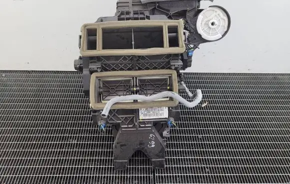Ford Grand C-MAX Interior heater climate box assembly AV6N-19B555-LL