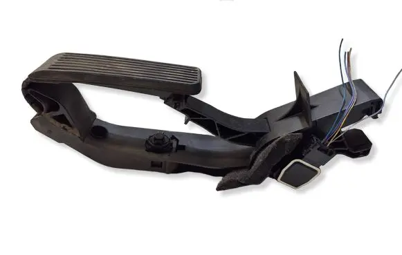 Mercedes-Benz E W211 Accelerator throttle pedal A2113010001