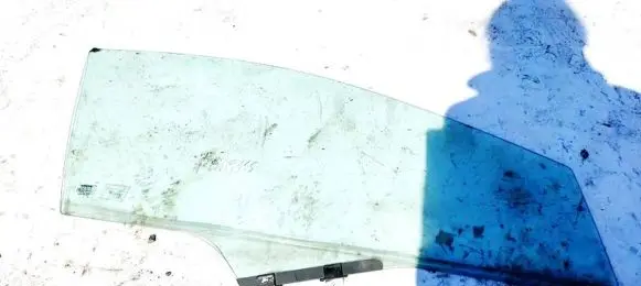 Honda Civic Front door window glass four-door