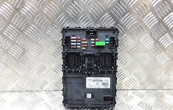 Ford Fiesta Fuse module HU5T15604BCN