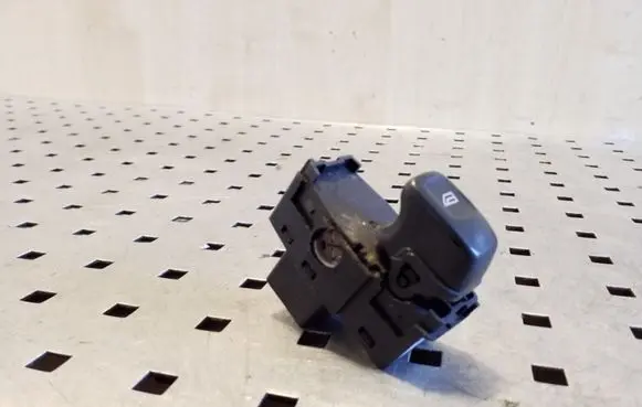 Volvo V70 Electric window control switch 9472275