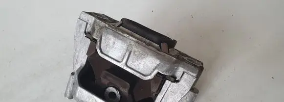 Skoda Superb B6 (3T) Engine mount bracket