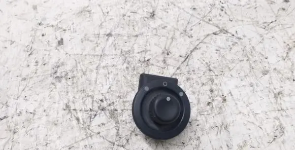 Renault Trafic II (X83) Wing mirror switch 8200002442A