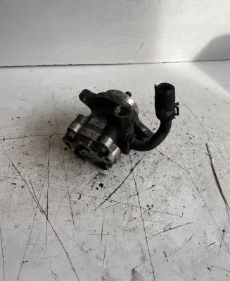 Nissan X-Trail T30 Power steering pump 8H800 57182044