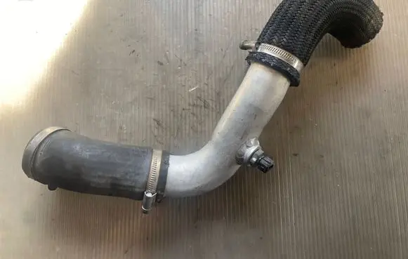 Intercooler hose/pipe