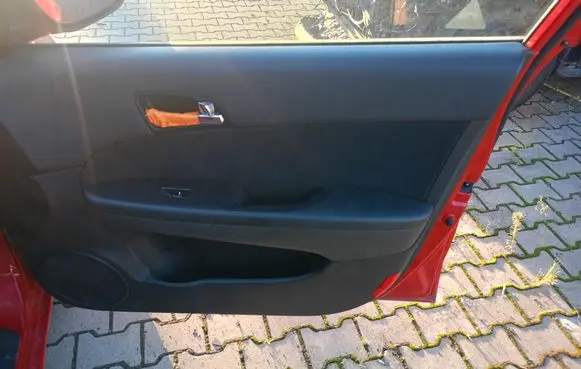 Hyundai i30 Front door card panel trim