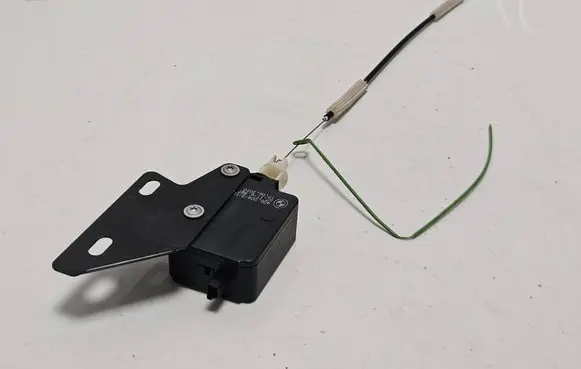 BMW 6 E63 E64 Fuel tank cap lock 6987635 7201609 406204987635