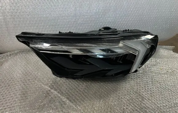 Audi A1 Headlight/headlamp 82A941033D 90106082