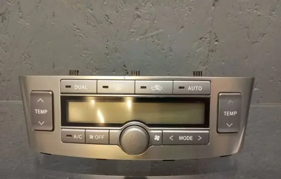 Toyota Avensis T250 Climate control unit 5590205060H 8C311DC