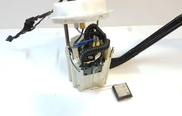 Mercedes-Benz E A207 In-tank fuel pump A2044702294
