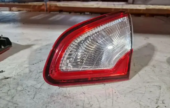 Tailgate rear/tail lights