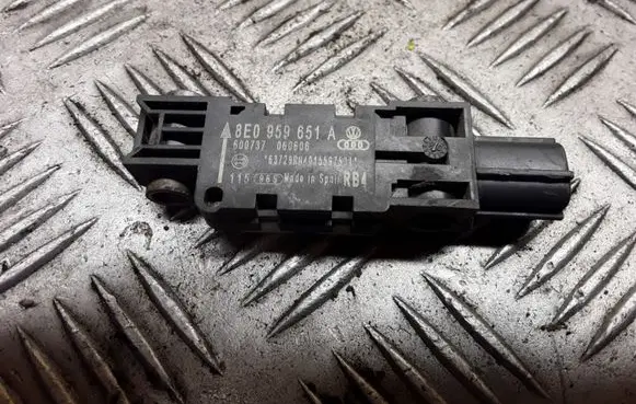 Audi A4 S4 B7 8E 8H Airbag deployment crash/impact sensor 8E0959651A