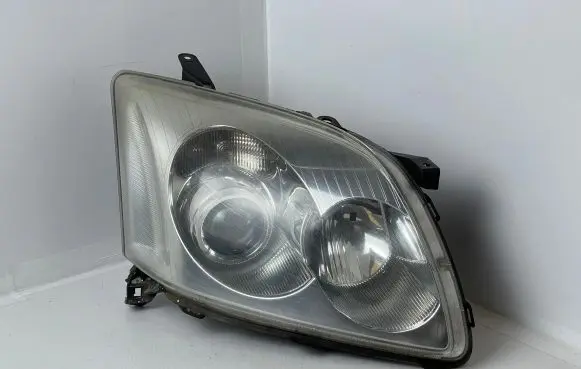 Toyota Avensis T250 Headlight/headlamp