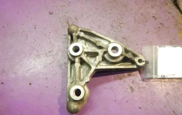 Opel Astra G Engine mounting bracket