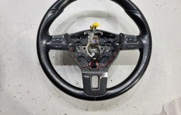 Volkswagen Jetta VI Steering wheel 5C0419091AK TPD0170000414