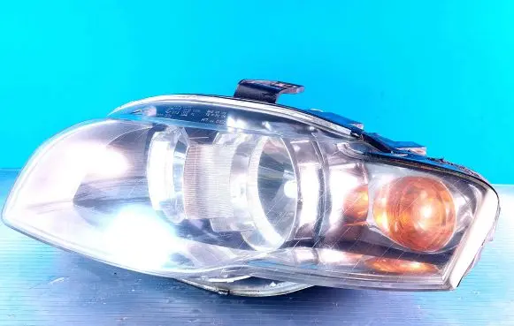 Audi A4 S4 B7 8E 8H Headlight/headlamp 8E0941003AJ 0301219201