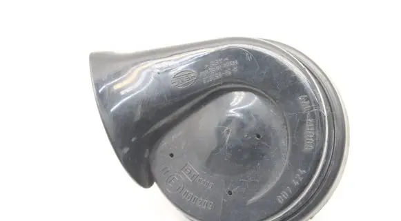 Audi A4 S4 B7 8E 8H Horn signal 8H0951223