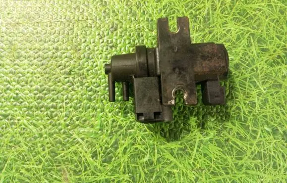 BMW X5M E70 Turbo solenoid valve 7626351
